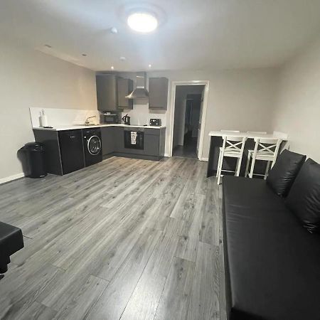 Hosted By Ryan - 2 Bedroom Apartment Liverpool Bagian luar foto