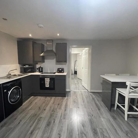 Hosted By Ryan - 2 Bedroom Apartment Liverpool Bagian luar foto