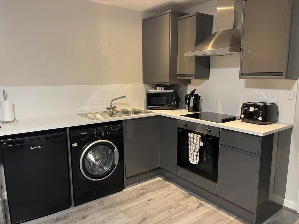 Hosted By Ryan - 2 Bedroom Apartment Liverpool Bagian luar foto